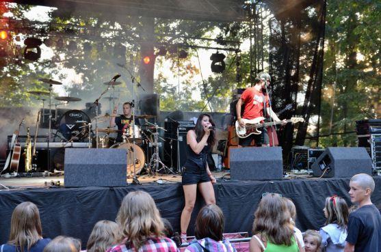 V Broumově vystoupila zpěvačka Ewa Farna 