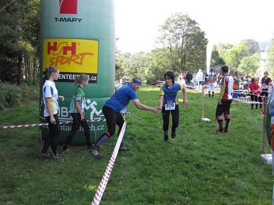 Ve Zdoňově se běžel jeden ze šesti závodů Českého poháru v orientačním běhu štafet 
