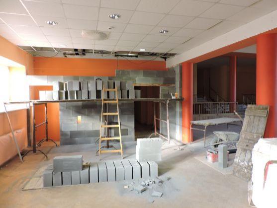 V Polici nad Metují zahájili rekonstrukci Kolárova divadla i Pellyho domů 