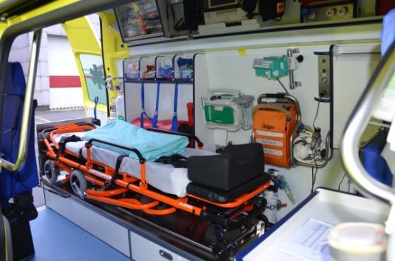 Hejtman Franc předal záchranářům nové sanitky. Jednu také do Broumova