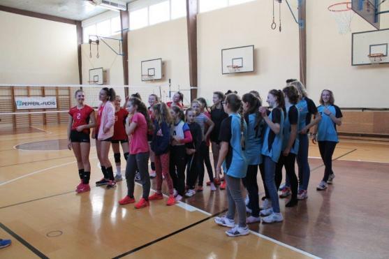 Broumovské volejbalové naděje zatím sbírají zkušenosti