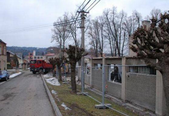 Začala poslední dostavba hronovského zimního stadionu 