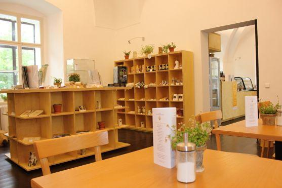 Součástí Návštěvnického centra v broumovském klášteře je kavárna Café Dientzenhofer 