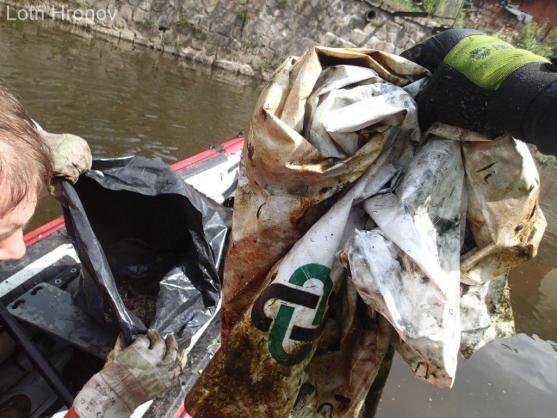 Lotři vyčistili Metuji 