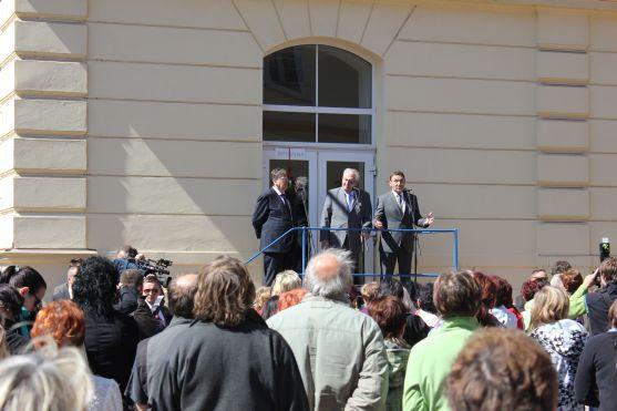 Miloš Zeman v Broumově vyzdvihl význam Veby. Prezident textilce slíbil státní zakázku