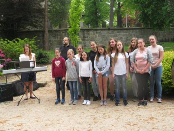 Pietní akt u památníků obětí válek v Broumově 