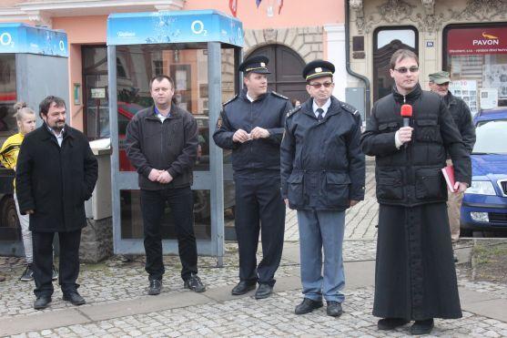 Broumovští hasiči převzali nové zásahové vozidlo a představili ho veřejnosti