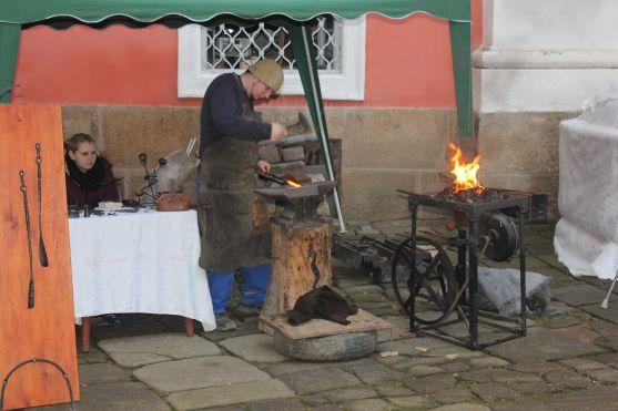 Adventní trh na klášterním nádvoří se stal místem předvánočního setkávání 