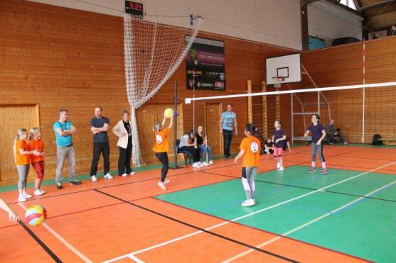 Volejbal si o víkendu v Broumově zahrálo 225 dětí