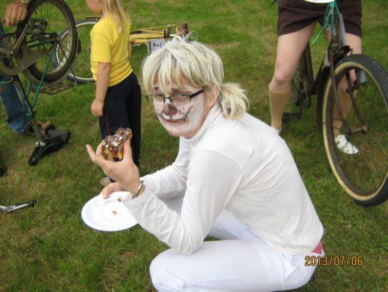 Večerníčkové postavy závodily v Martínkovicích na starých kolech