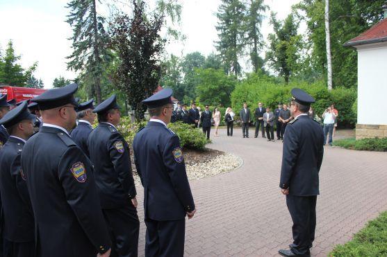 Dobrovolní hasiči z Veby Broumov převzali nadstandardní hasičskou cisternu