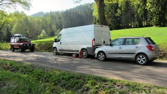 Během jedné hodiny se včera na Broumovsku staly dvě dopravní nehody