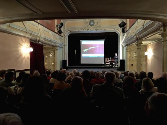 V Městském divadle se konala přednáška z moderních dějin Broumovska 