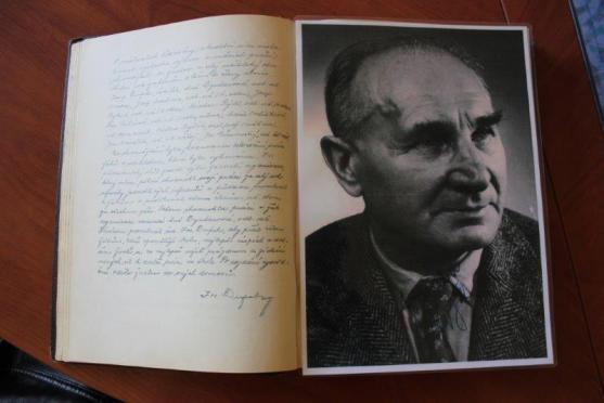 V září 2015 to bude 85 let, co byla v Broumově otevřena první česká škola 