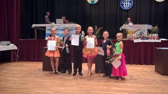 Páry Tanečního klubu Broumov si na soutěžích vytančily devět medailí 