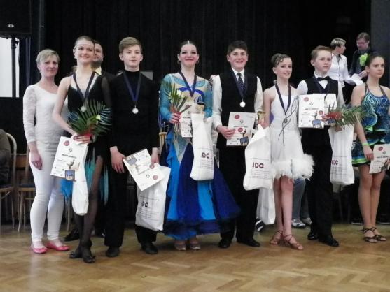 Ze Smiřic si broumovské taneční páry přivezly sedm medailí 