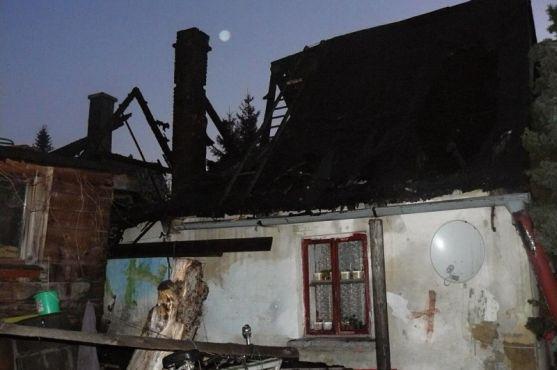 V pondělí hořela v Polici nad Metují střecha domu a na Ruprechtickém Špičáku les