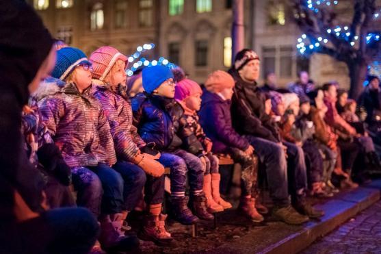 Počasí 1. adventní neděli nepřálo. Vánoční strom se ale rozsvítil 