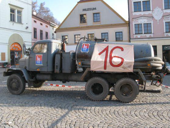 Na náchodském náměstí jednomyslně znělo: "Chceme čistou vodu!"