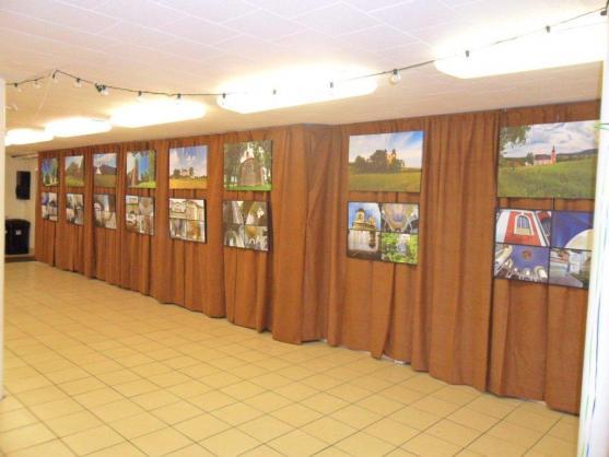 Fotografie zraněných broumovských kostelů poprvé v USA