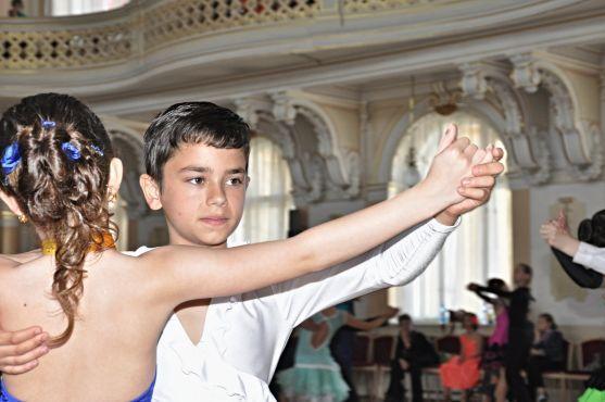 Taneční klub Broumov stihl jeden den dvě soutěže ve dvou městech 