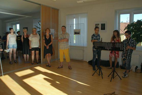 Své fotografie na terase polických Pellyho domů vystavuje Jana Pechlátová. Výstava má název Lykantropie 