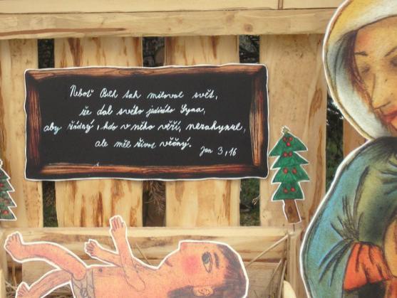 Řezbář Petr Hnyk z Teplic nad Metují a děti z Police nad Metují 