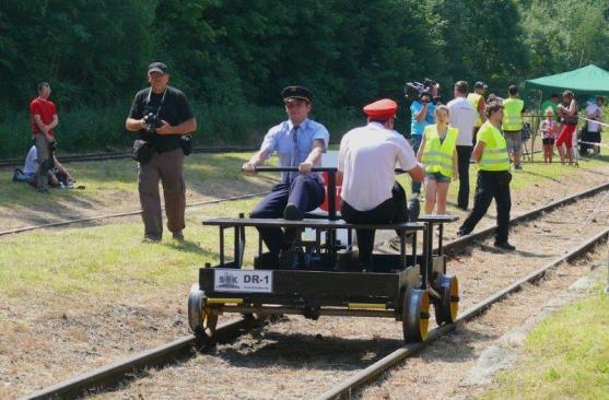 Broumováci opět závodili v Polsku na ručních drezínách