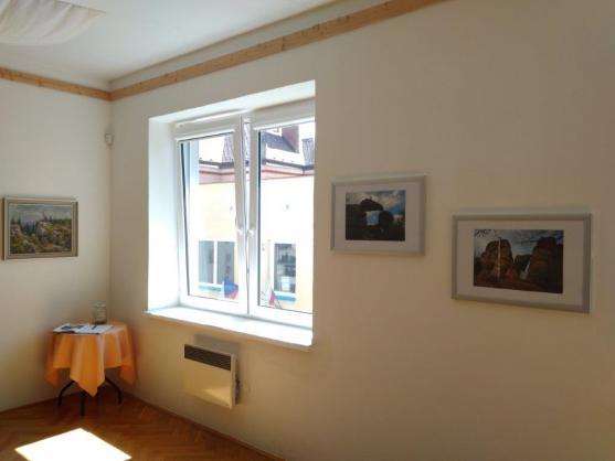 Malby a fotografie na výstavě v Polici nad Metují