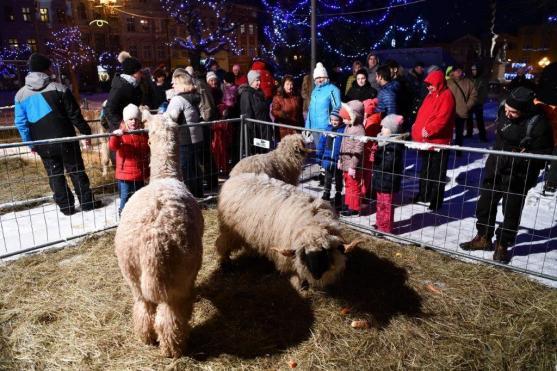 Již po desáté vedly kroky tří vznešených cizinců Broumovem