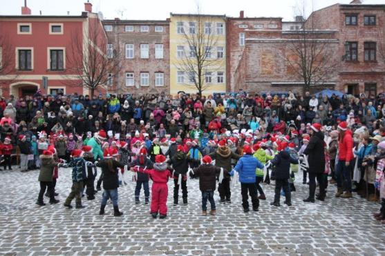"Vítáme všechny, kdo se necháte rádi předvánočně naladit. Letos se tu scházíme již jedenáctým rokem!"