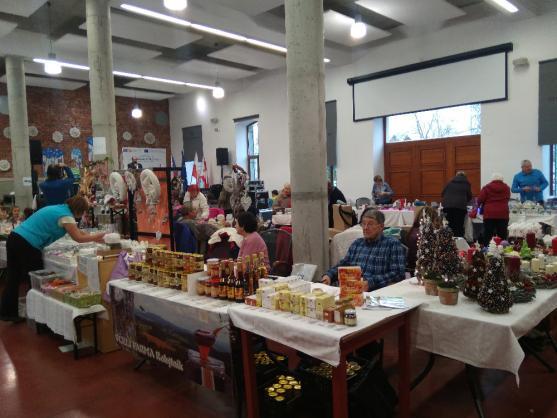 Adventní jarmark v Meziměstí se konal v teple sálu Centra Walzel