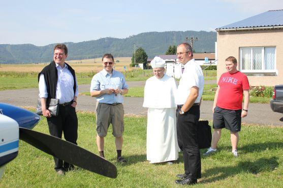 Do Broumova přiletěl opat benediktinského kláštera v německém Scheyernu