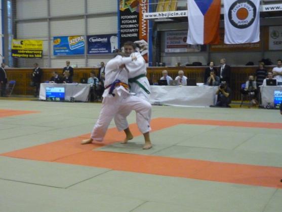 Turnaje v judu se v broumovské Sportovní hale na Spořilově zúčastnily téměř dvě stovky dětí