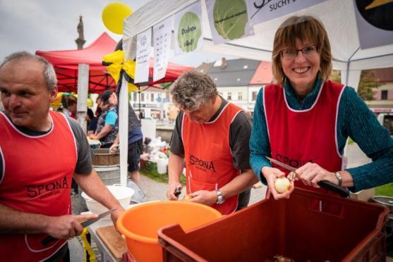 Na polickém náměstí zavoněla zelňačka