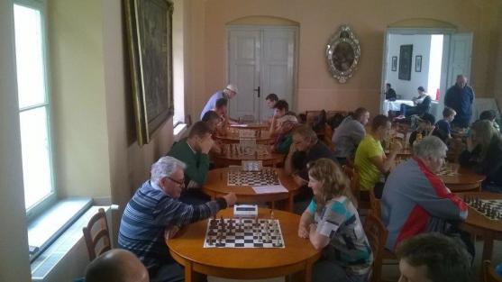 Broumovskou klášterní Kreslírnou znělo: šach - mat