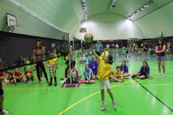 Na turnaji barevného volejbalu se dařilo broumovským týmům
