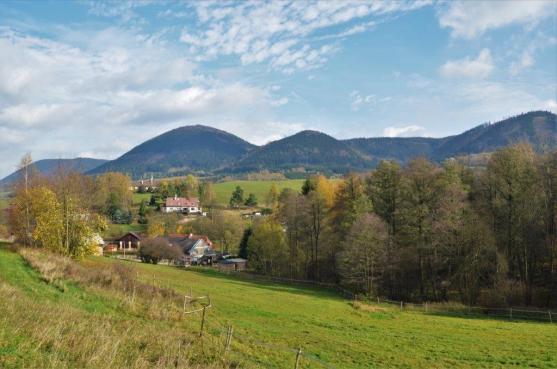 Ze Žacléře do Žacléře přes vyvřelý Královecký špičák