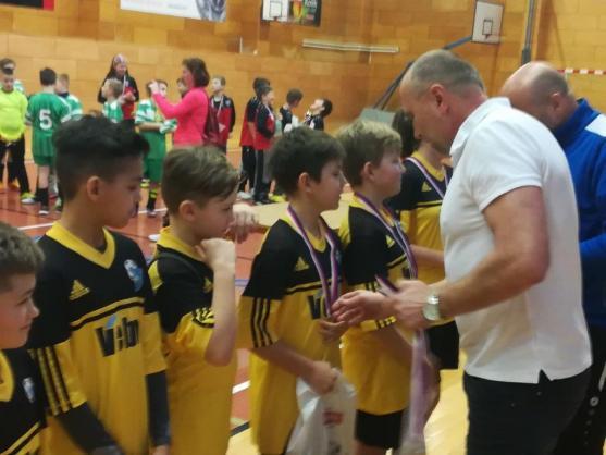 Tým starší přípravky Slovanu Broumov vyhrál turnaj v Hronově 