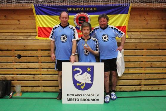 Nohejbalový turnaj Spartaklubu Broumov se hrál v hale už podruhé. Putovní pohár zamířil opět do Police nad Metují