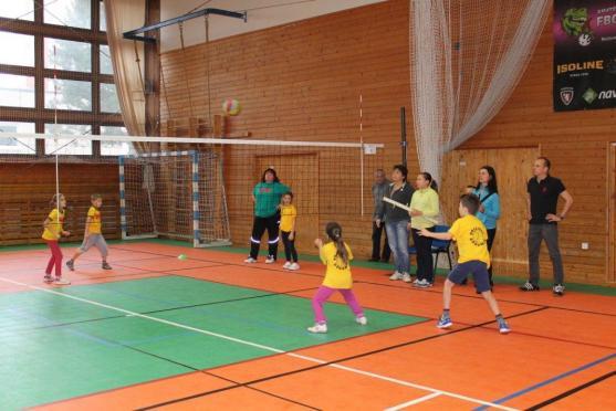 Další turnaj barevného volejbalu se hrál v Broumově