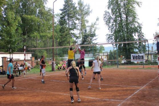 Volejbalový Memoriál Slávky Streubelové se těší velké popularitě hráčů i fanoušků