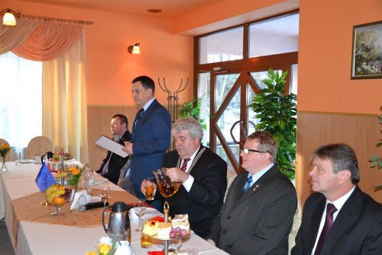 Broumovští radní oslavili v Nowe Rudě 20 let spolupráce