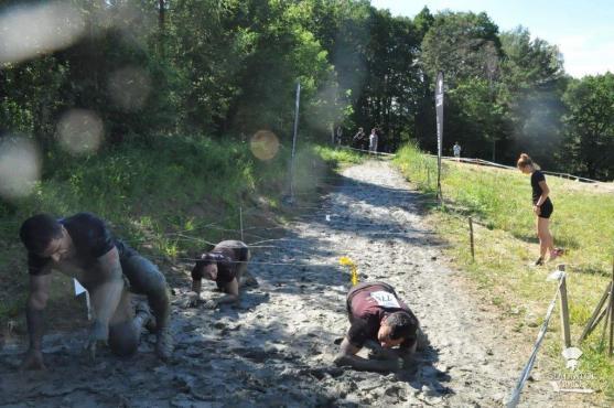 Broumovští boxeři se dřiny nebojí. Všichni úspěšně pokořili Gladiátor race v Holicích