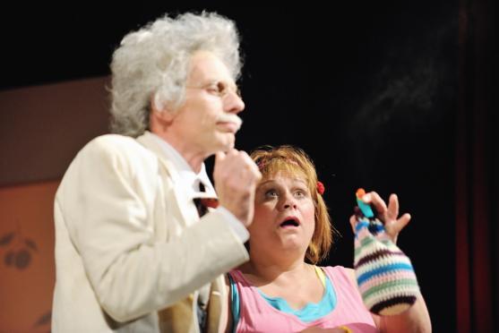 Pavla Tomicová a Jiří Zapletal uvedli v Broumově Podivné odpoledne Dr. Zvonka Burkeho