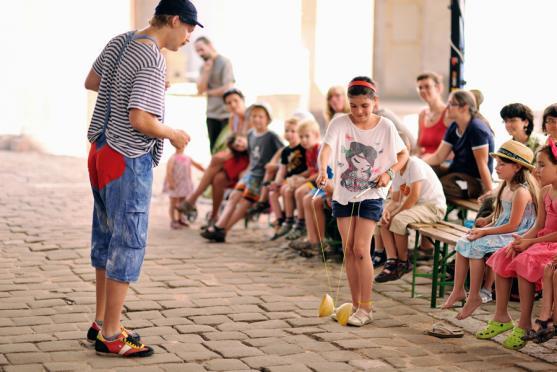 Starosta města Broumova slavnostně zahájil festival Malé letní divadlení