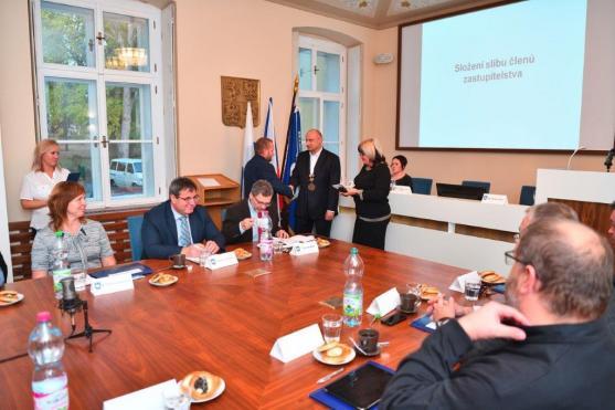 Ustavující zasedání Zastupitelstva Broumova bez překvapení. Starostou je Jaroslav Bitnar