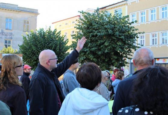 Odborníci hodnotili některé stavby Broumova. O vycházku byl obrovský zájem