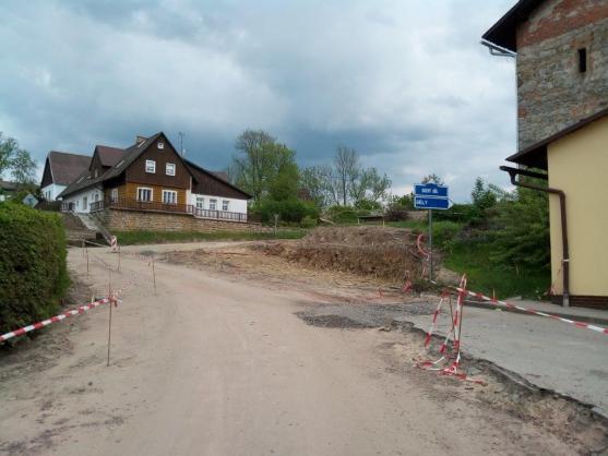 V pondělí skončí v Polici nad Metují úplná uzavírka komunikace v ulici Na Babí