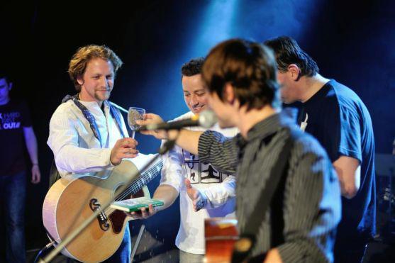 Video: Jaroslav Špulák při svém křtu nové knihy dvakrát zaplnil divadlo v Broumově